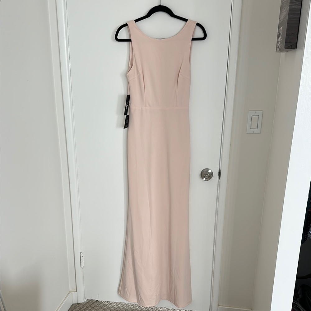 Elegant Sleeveless Maxi Dress in Light Blush